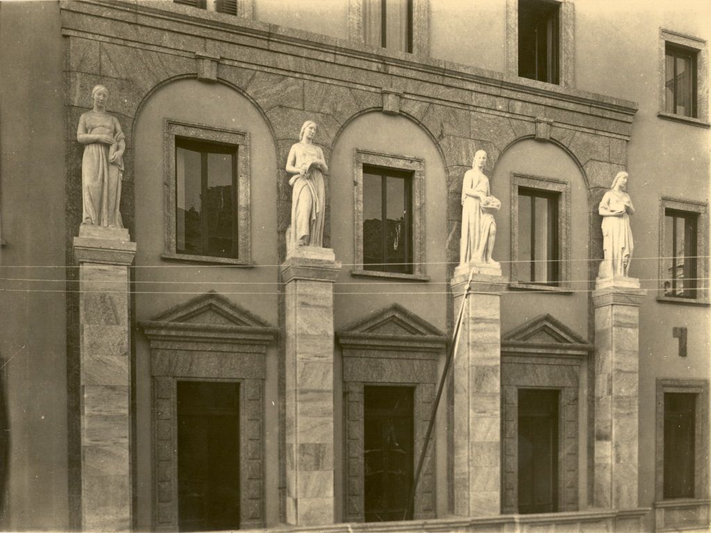 File:Gabinio.Torino- Palazzo Dell'opera Pia San Paolo, Via San
