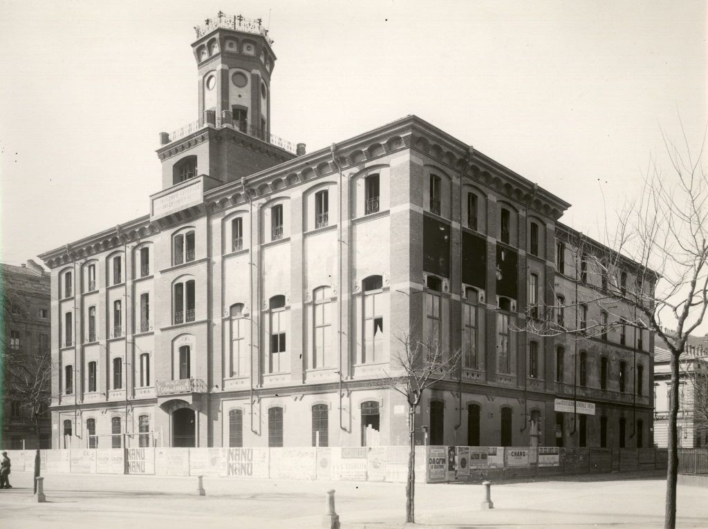 TORINO/ PALAZZO DELLA CAMERA DEL LAVORO POI CASA DEL FASCIO, CORSO GALILEO FERRARIS, VISTA DI 3/4 DA NORD