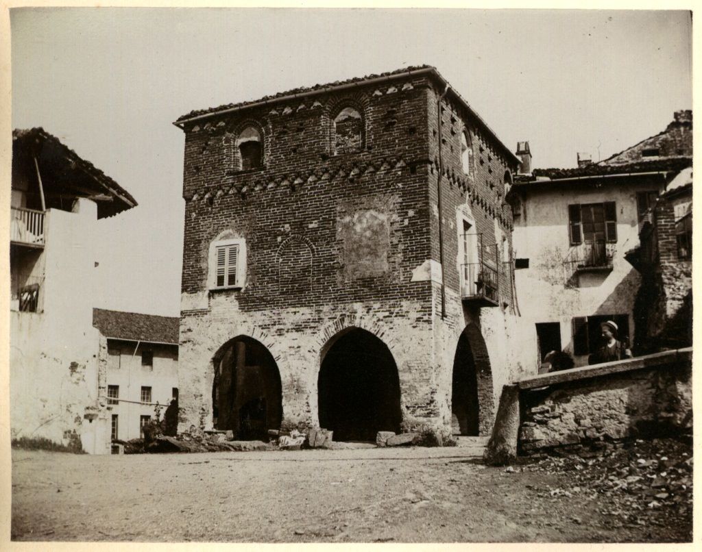 FileGabinio.Ivrea Antica Casa Comunale. Ivrea, Casa Della Credenza